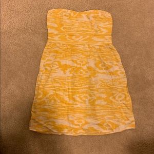 Pretty yellow sundress!